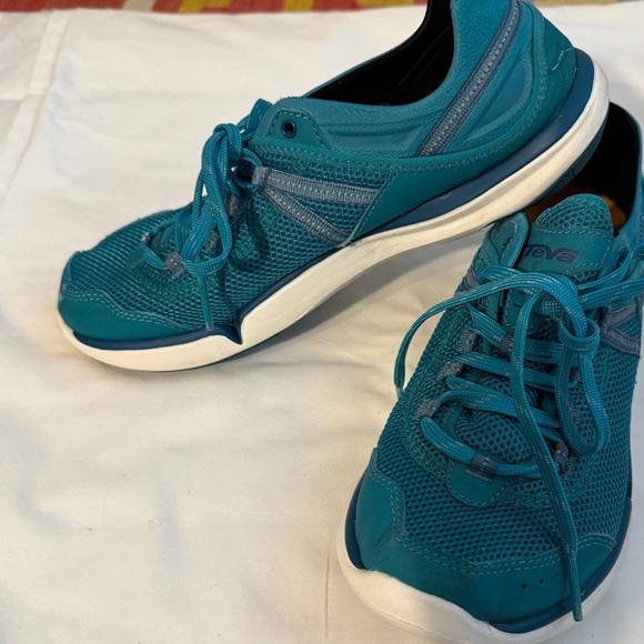 Teal Teva Athletic Shoes water shoes! - Picture 2 of 4